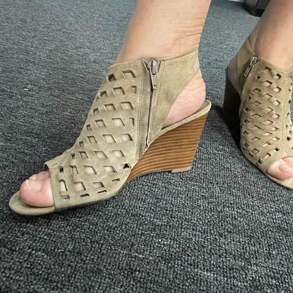 Size 8 - Picture 6 of 7